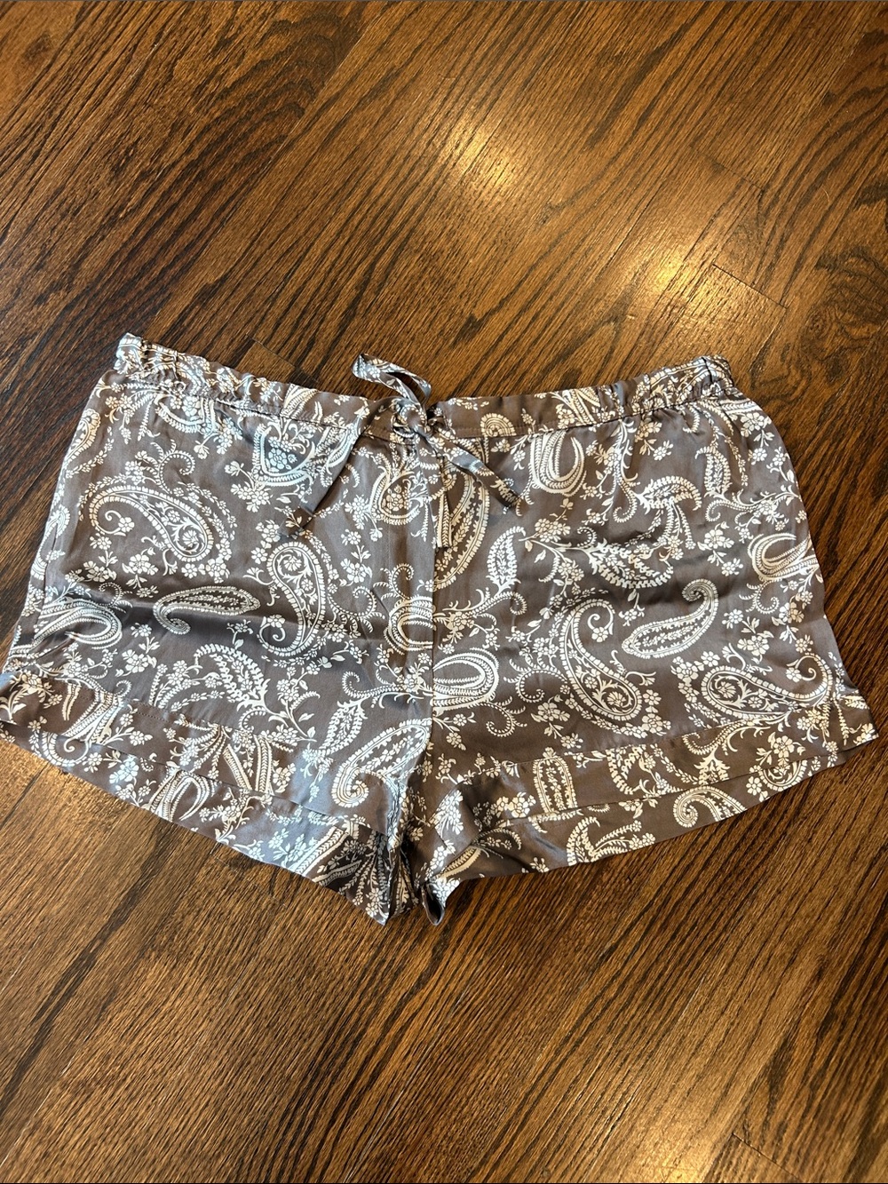 Victoria's Secret 100% Silk Gray Paisley Lounge Shorts